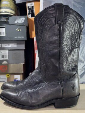Frye Billy Pull On Distressed Black Brown Leather Cowboy Southwestern Tall Boot